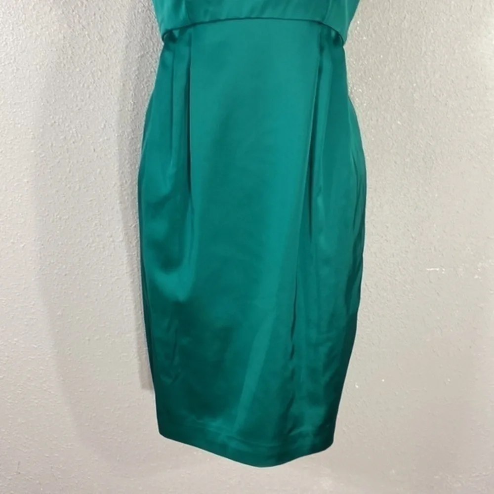 Camilyn Beth The Go Go Green Satin Ruffle Collar Sleeveless Dress 2 GG5